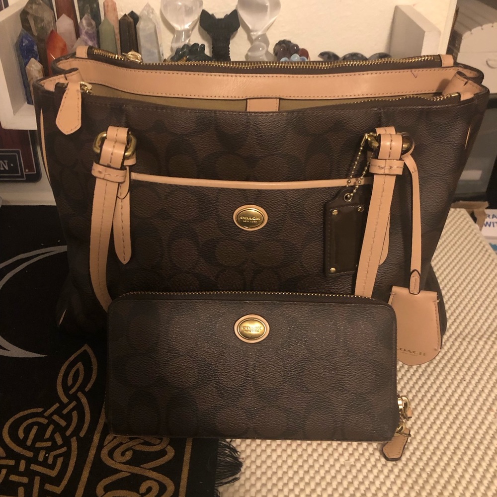 Coach Leather Signature Purse w/ Wallet